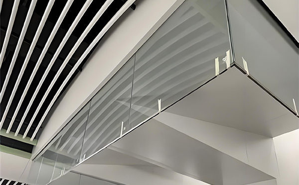 中宁玻璃挡烟垂壁