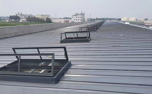 某中学室内体育馆中宁排烟窗改造项目